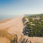 Hotel Logis- De La Baie De &