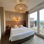 Hotel Logis- De La Baie De & 3*