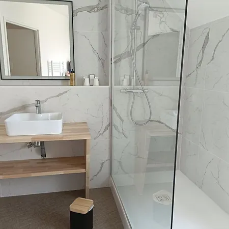 Logis- De La Baie De & 3*