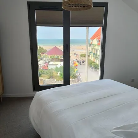Logis- De La Baie De & Hotel