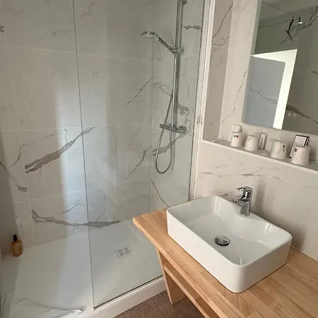 Logis- De La Baie De & Szálloda