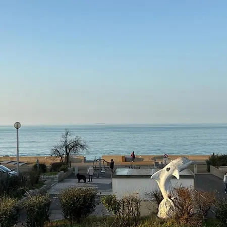 Logis- De La Baie De & 3*