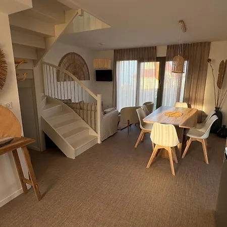 Hotel Logis- De La Baie De & 3*
