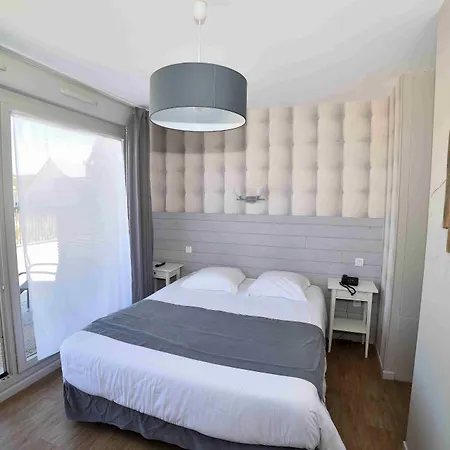 Logis- De La Baie De & Szálloda