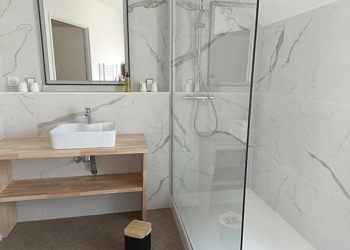 Logis- De La Baie De & 3*