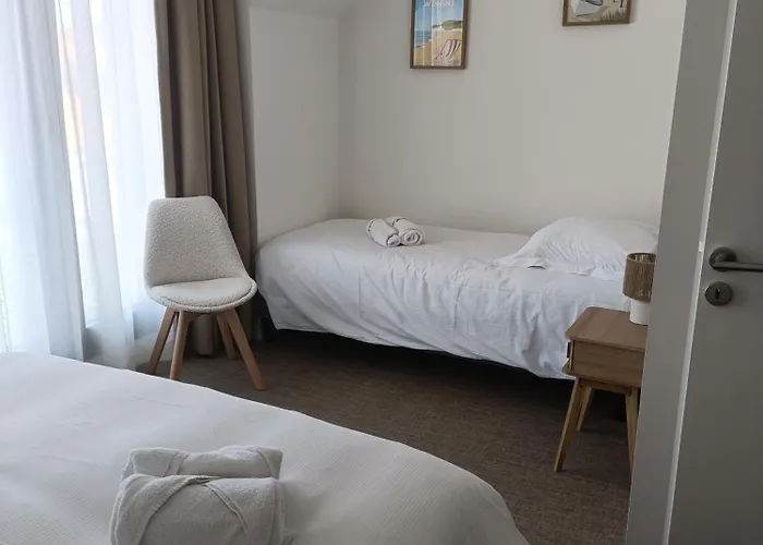 Hotel Logis- De La Baie De &