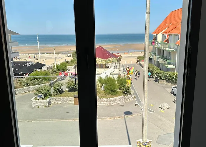 Hotel Logis- De La Baie De & 3*