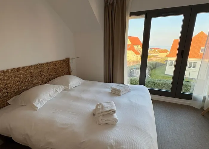 Hotel Logis- De La Baie De & 3*