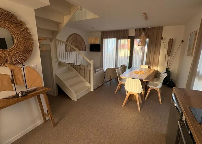 Hotel Logis- De La Baie De & 3*