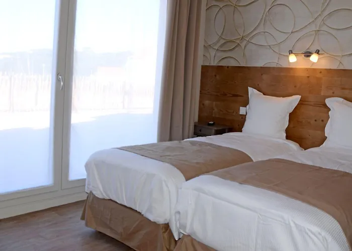 Logis- De La Baie De & 3*