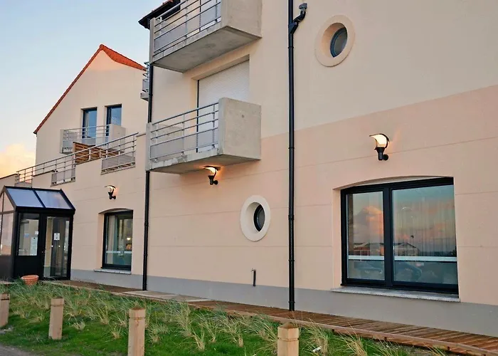 Hotel Logis- De La Baie De & 3*