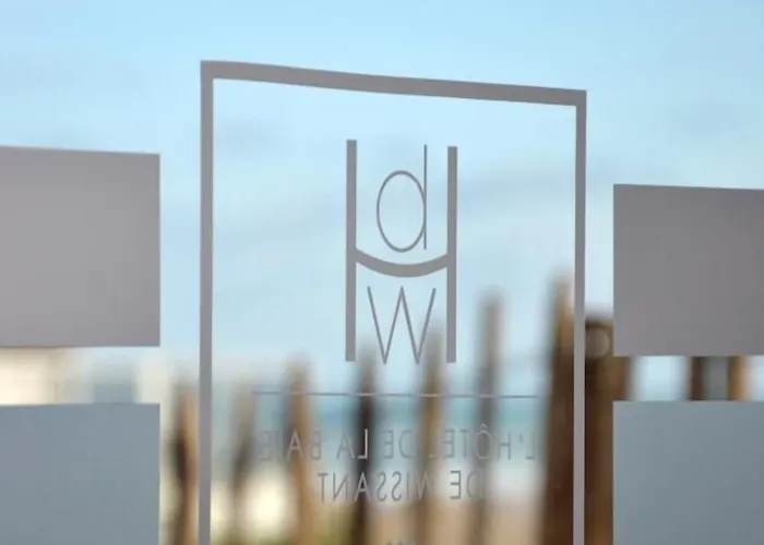 Logis- De La Baie De & Hotel