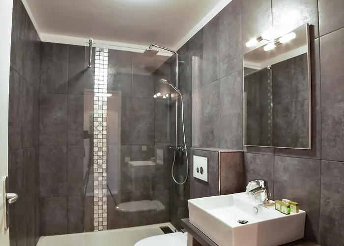 Hotel Logis- De La Baie De & 3*