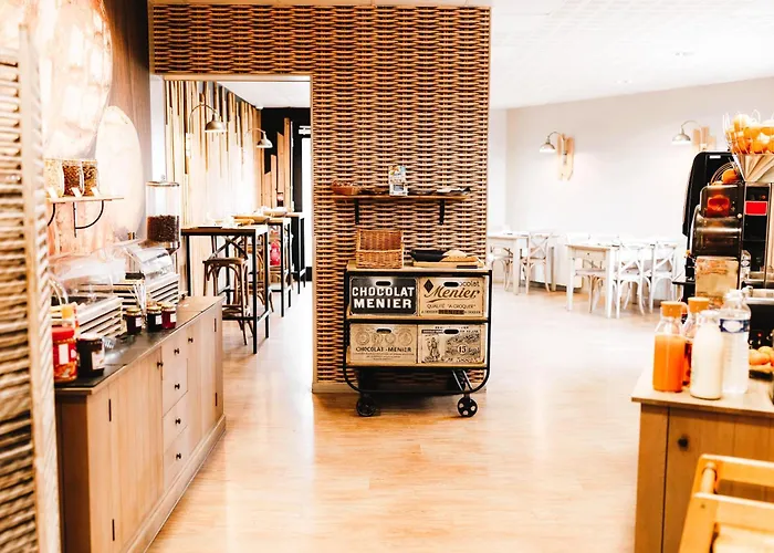 Logis- De La Baie De & Hotel