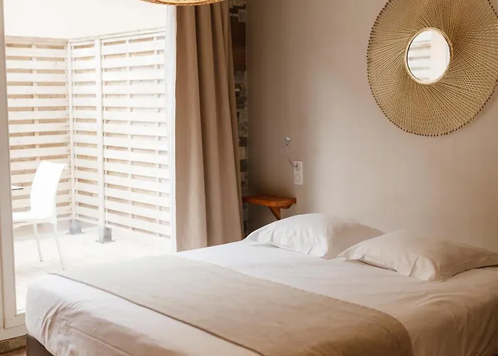 Logis- De La Baie De & Hotel 3*